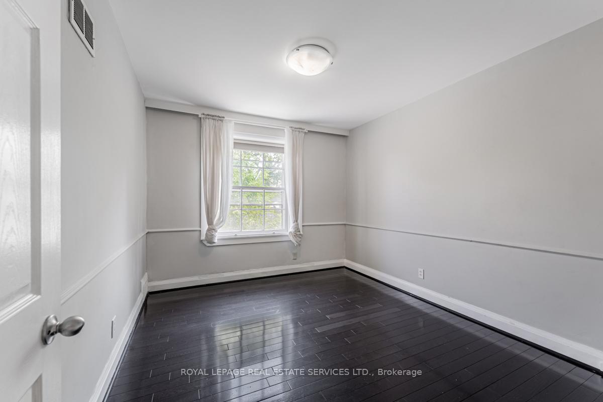 Photo 8 of 4 Caribou Road, Toronto, Bedford Park-Nortown — HOMEH