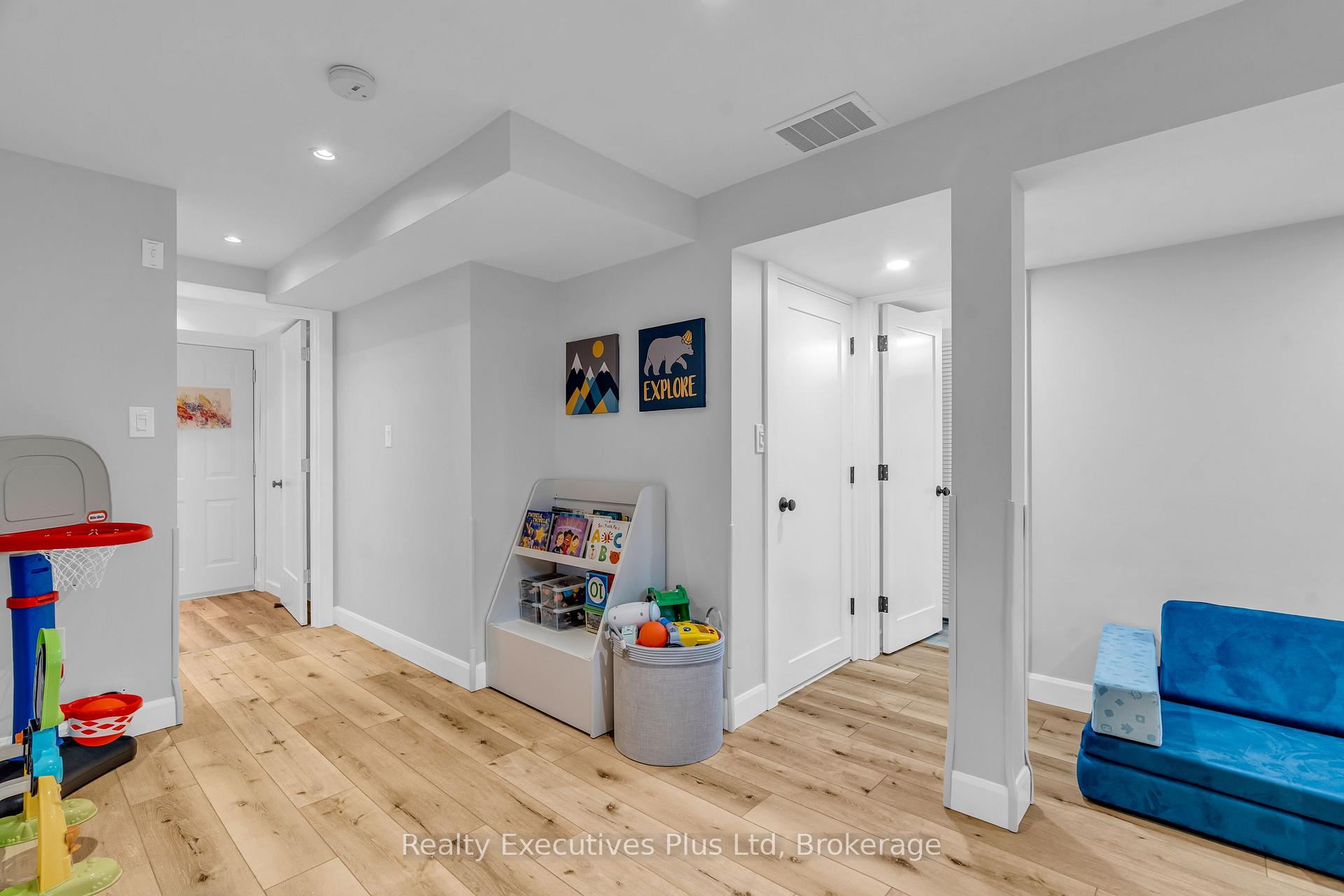Photo 38 of 22 Warren Street, Guelph, Grange Road — HOMEH
