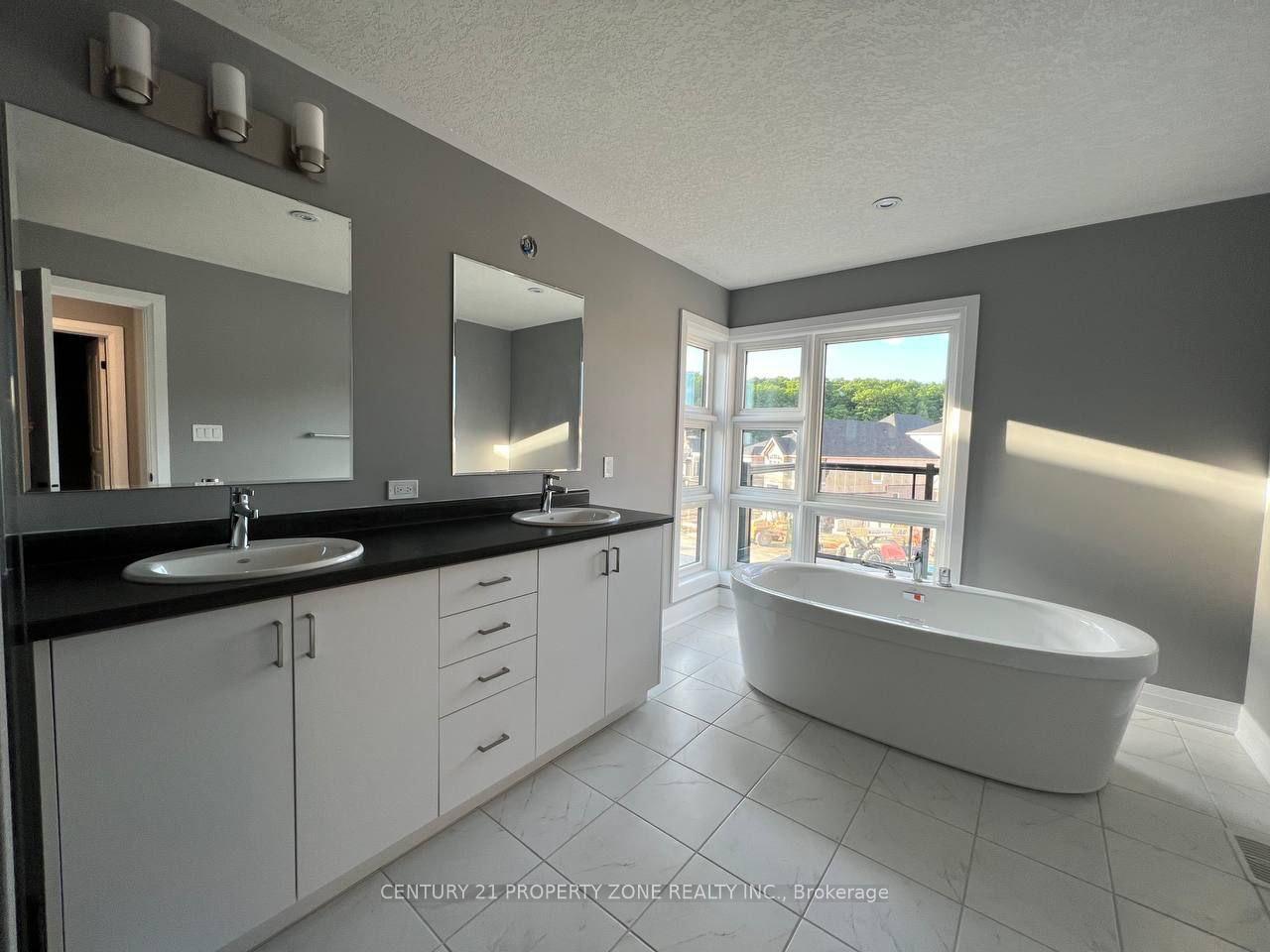 Photo 9 of 536 Nathalie Crescent, Kitchener — HOMEH