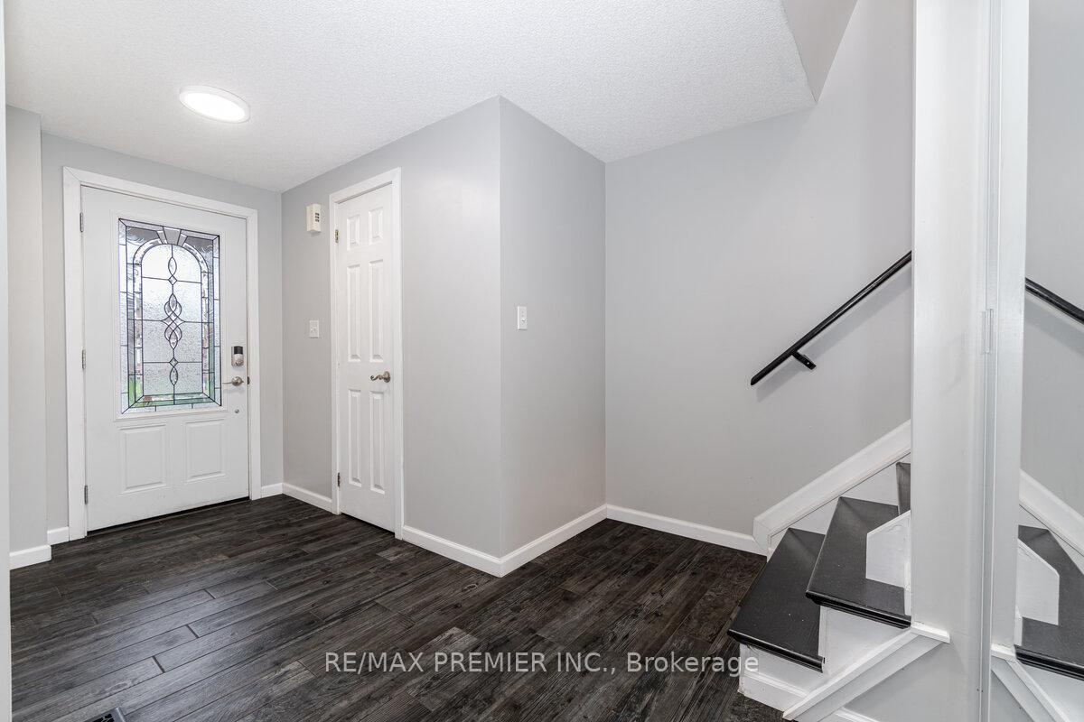 Photo 3 of 84 Silver Maple Crescent, Barrie, Holly — HOMEH