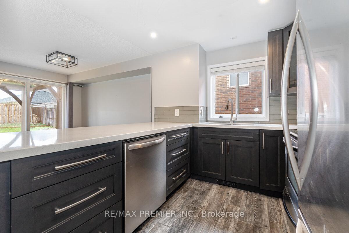 Photo 6 of 84 Silver Maple Crescent, Barrie, Holly — HOMEH