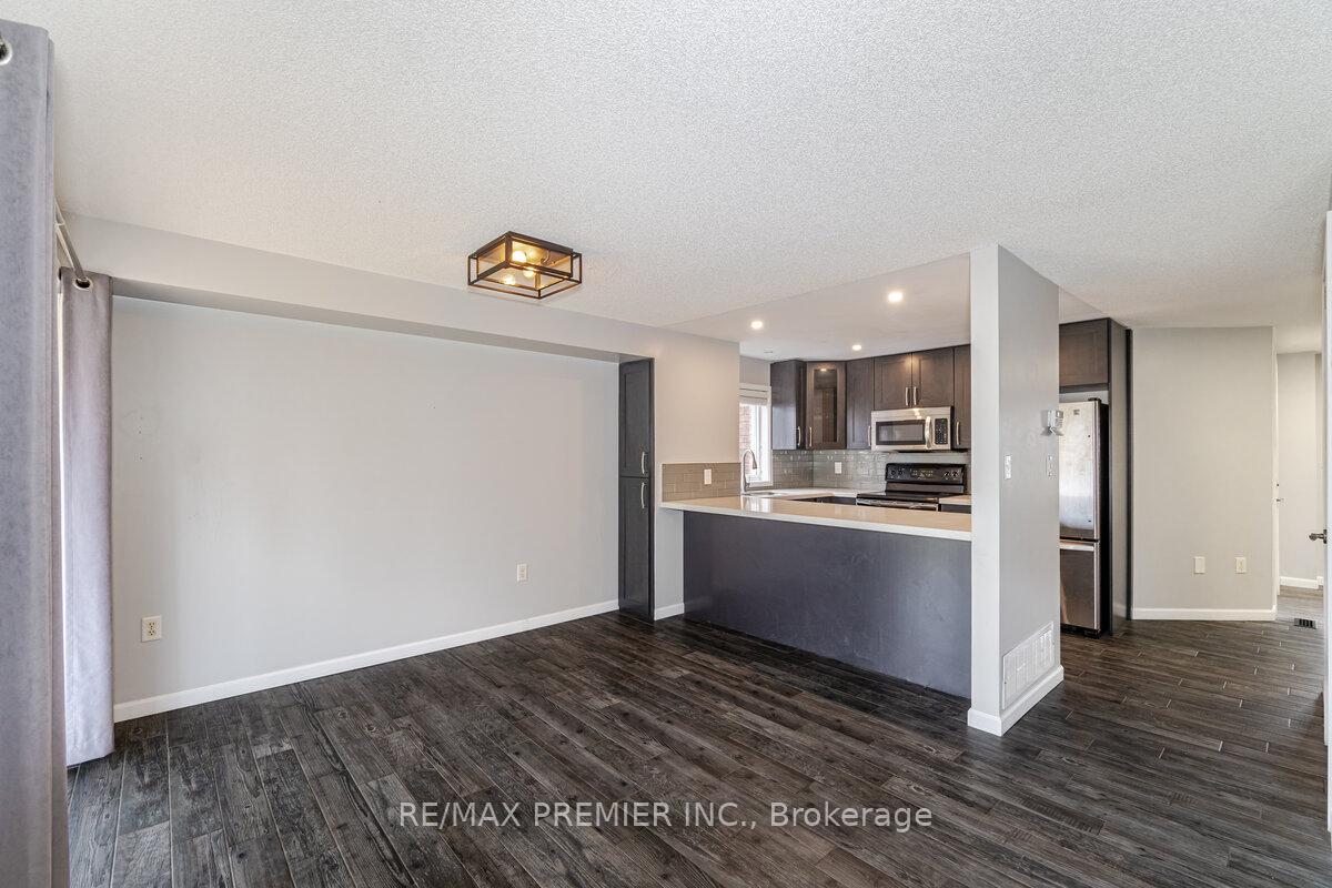 Photo 7 of 84 Silver Maple Crescent, Barrie, Holly — HOMEH