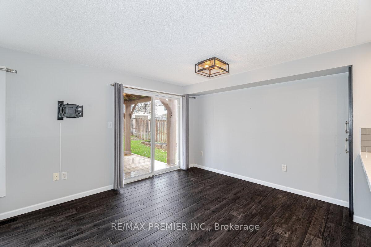 Photo 8 of 84 Silver Maple Crescent, Barrie, Holly — HOMEH
