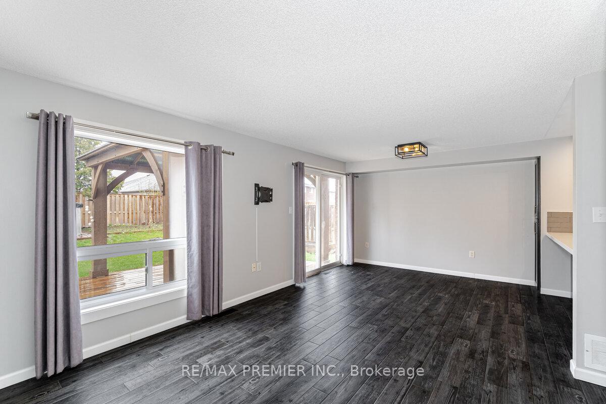 Photo 9 of 84 Silver Maple Crescent, Barrie, Holly — HOMEH