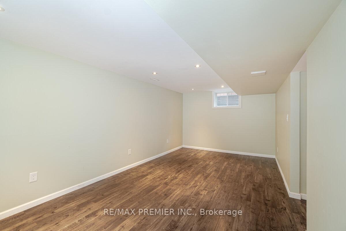 Photo 22 of 84 Silver Maple Crescent, Barrie, Holly — HOMEH