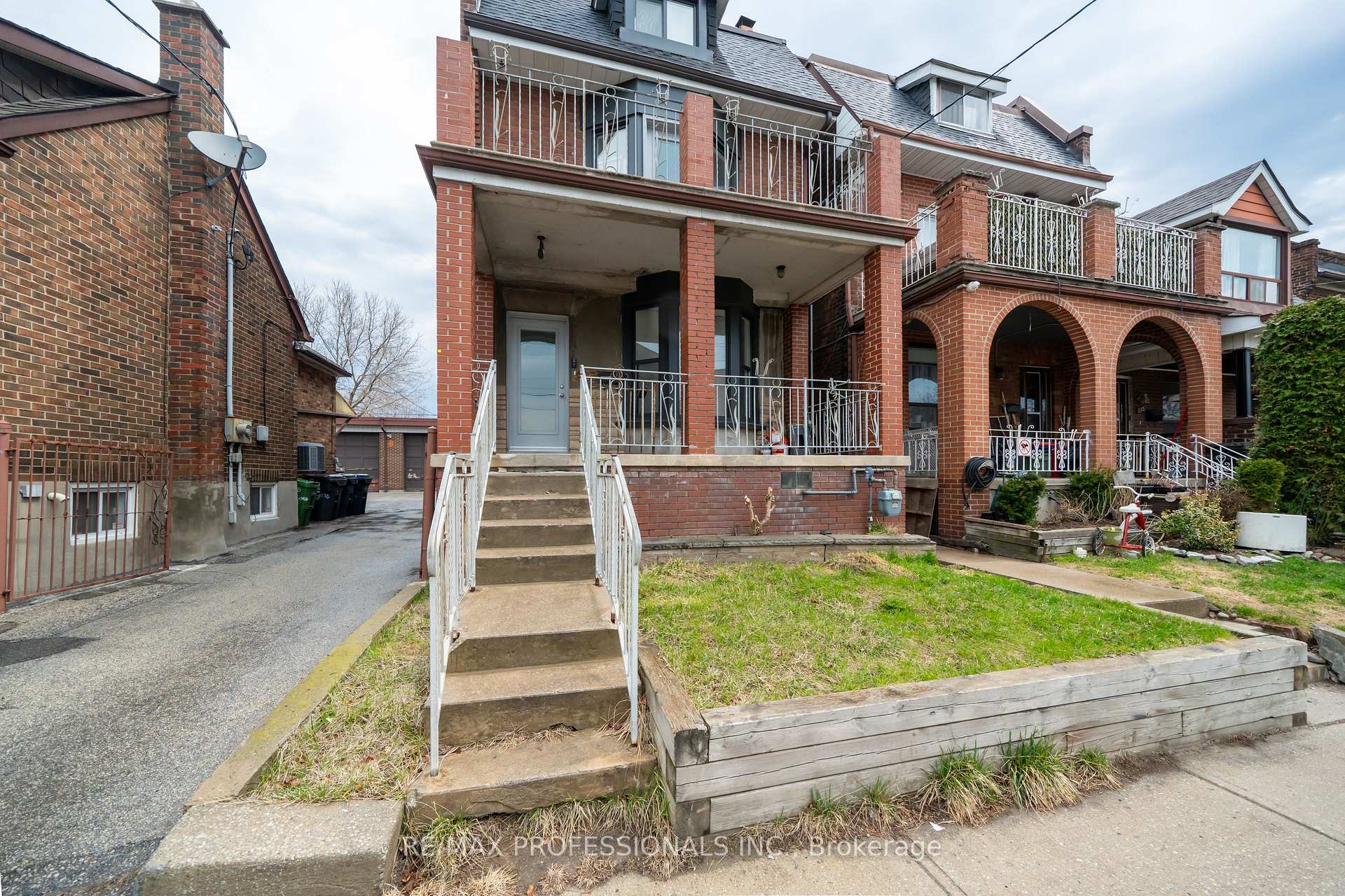 Front of Unit BSMT, 223 Oakwood Avenue