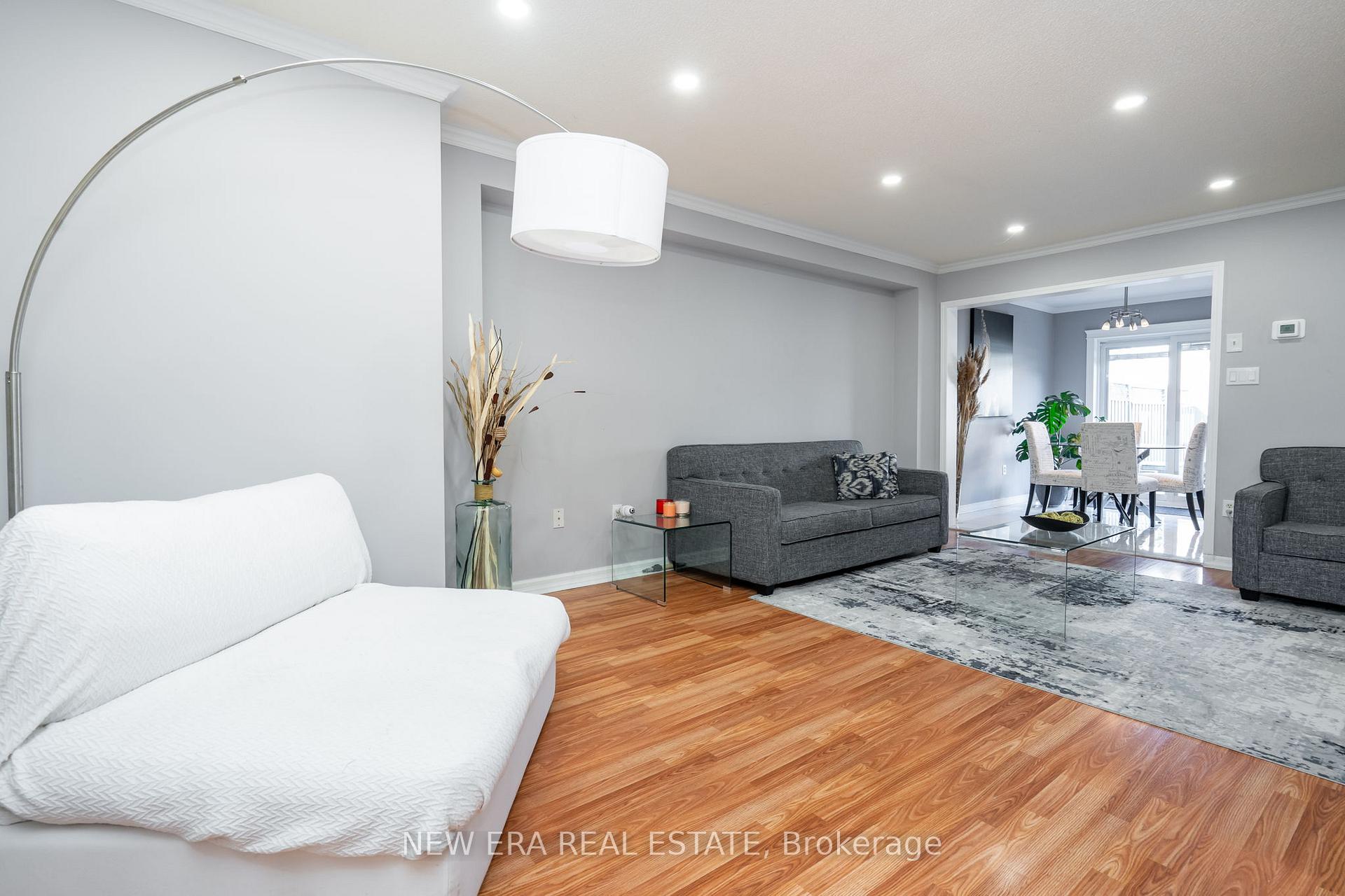 Photo 6 of 302 Swindells Street, Clarington, Bowmanville — HOMEH