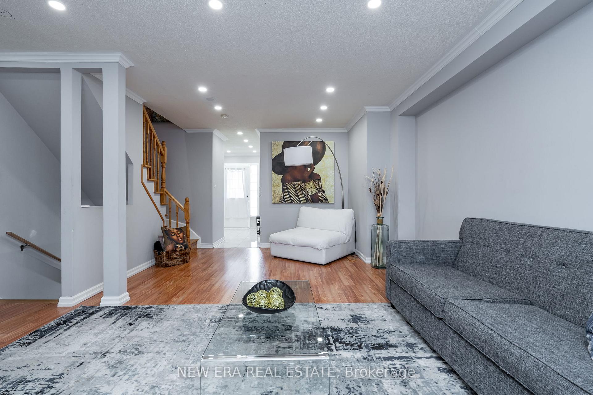 Photo 7 of 302 Swindells Street, Clarington, Bowmanville — HOMEH
