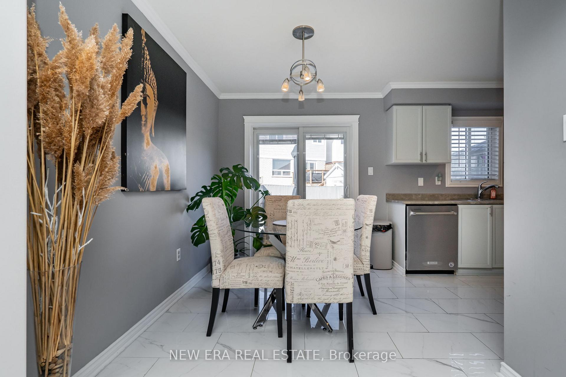 Photo 10 of 302 Swindells Street, Clarington, Bowmanville — HOMEH