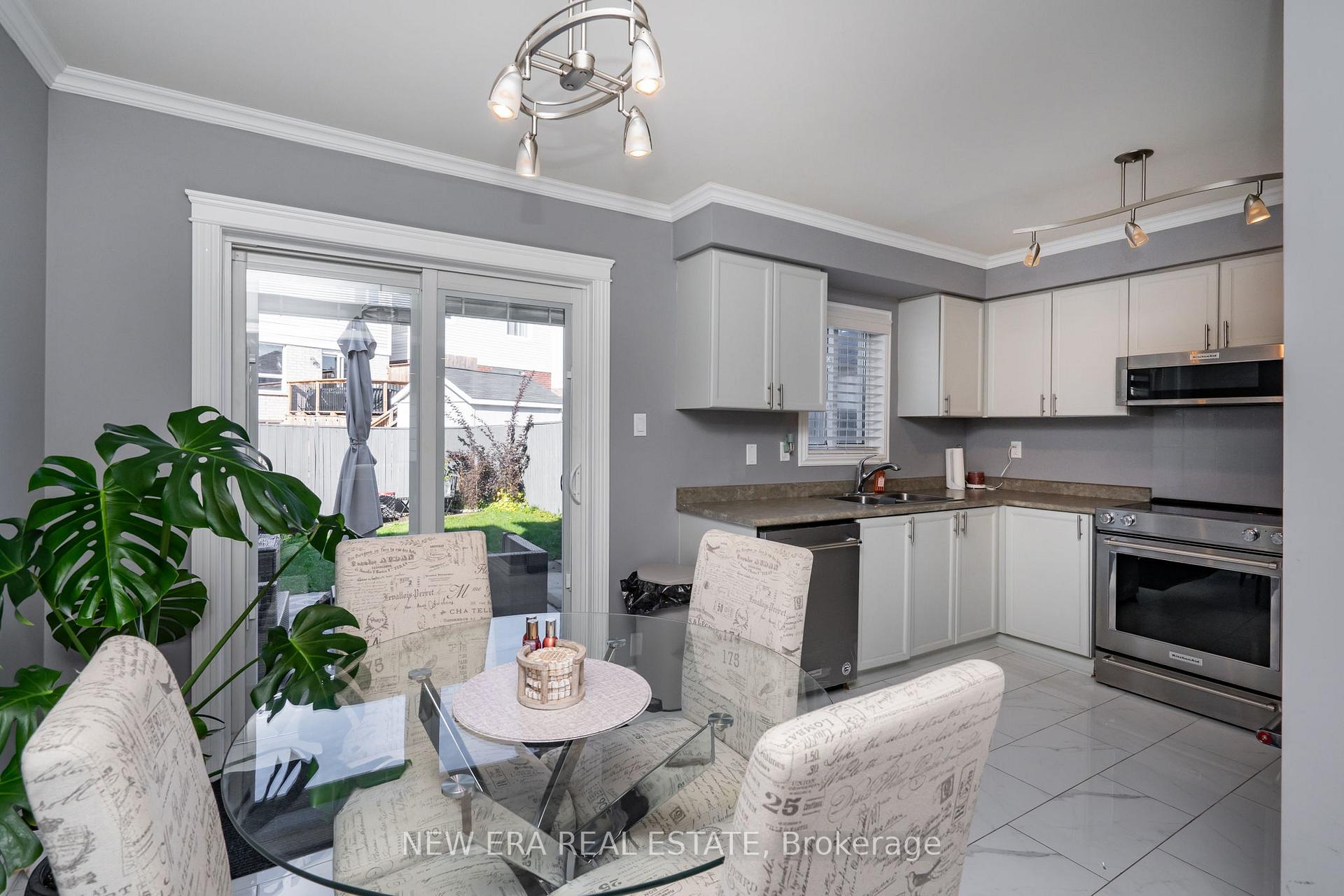 Photo 9 of 302 Swindells Street, Clarington, Bowmanville — HOMEH