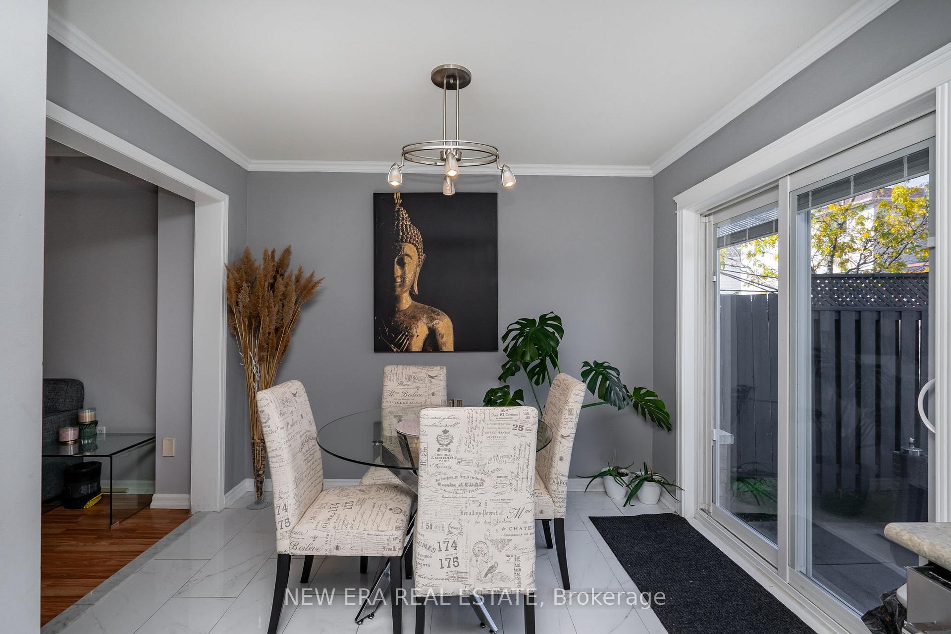 Photo 11 of 302 Swindells Street, Clarington, Bowmanville — HOMEH