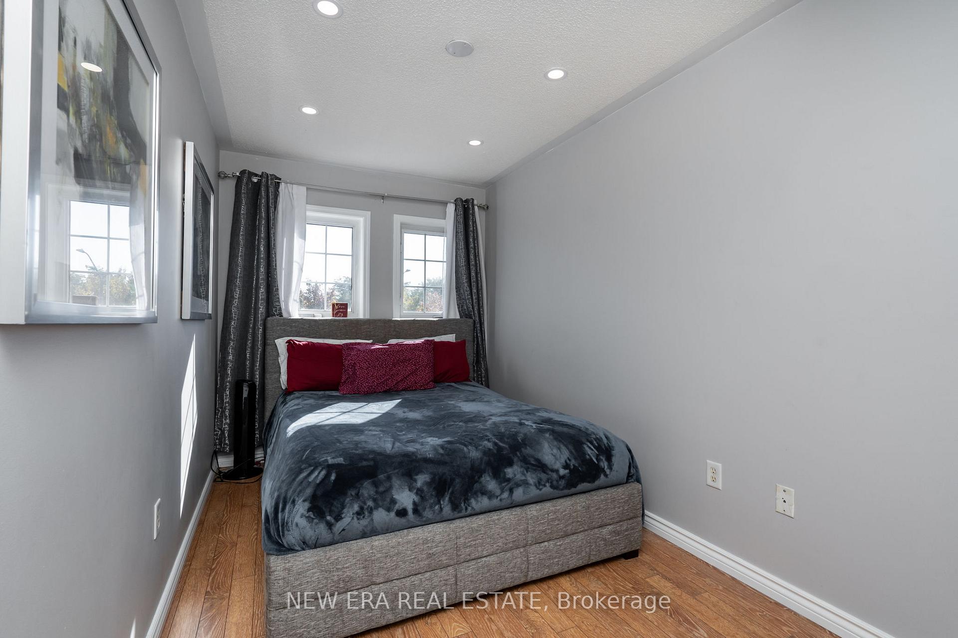 Photo 13 of 302 Swindells Street, Clarington, Bowmanville — HOMEH
