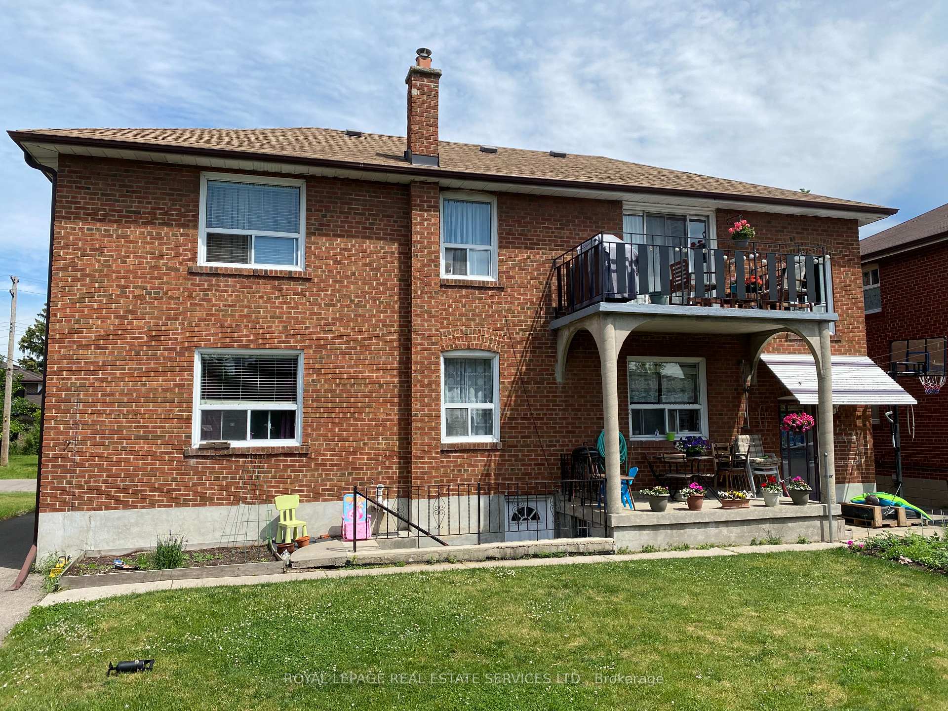 Photo 2 of Unit 2nd, 3 Yorkview Drive, Etobicoke, Stonegate-Queensway — HOMEH