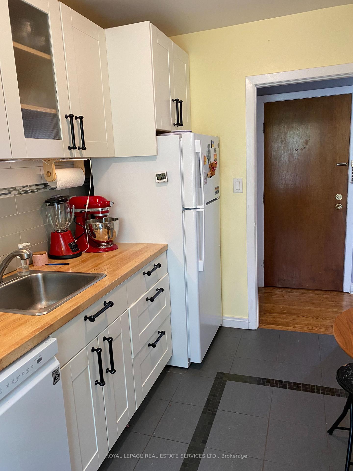 Photo 8 of Unit 2nd, 3 Yorkview Drive, Etobicoke, Stonegate-Queensway — HOMEH