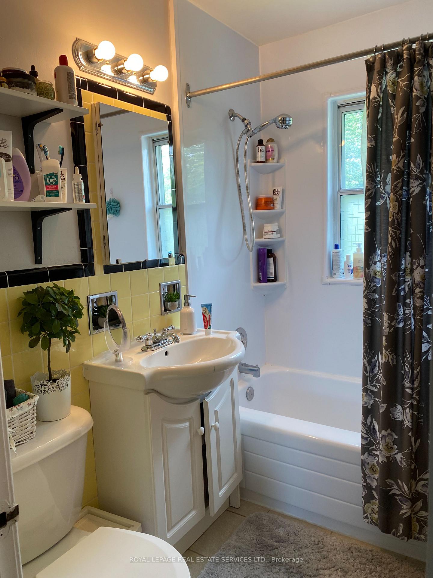 Photo 10 of Unit 2nd, 3 Yorkview Drive, Etobicoke, Stonegate-Queensway — HOMEH