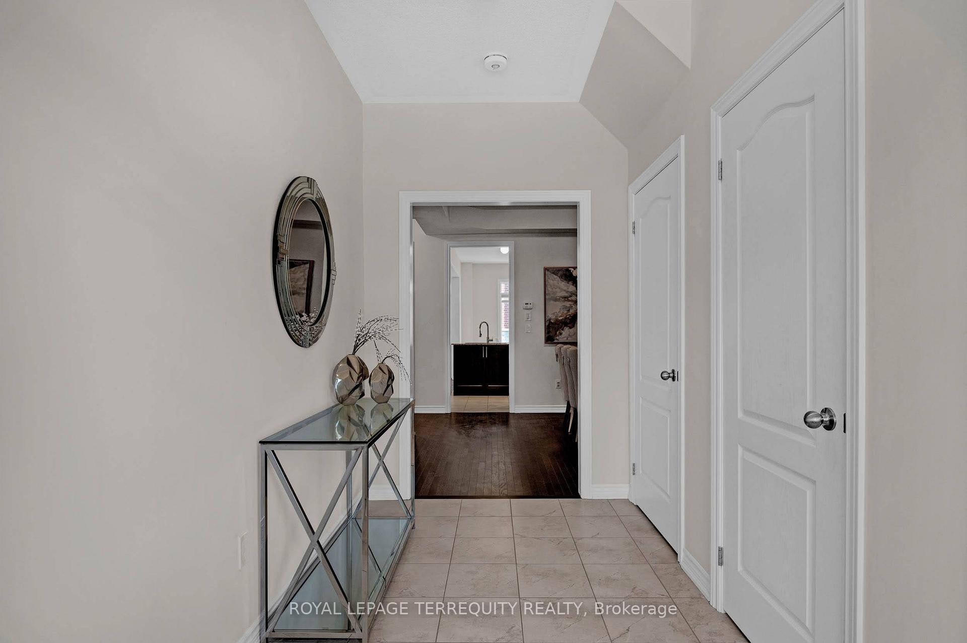 Photo 4 of 61 Jack Potts Way, Clarington, Courtice — HOMEH