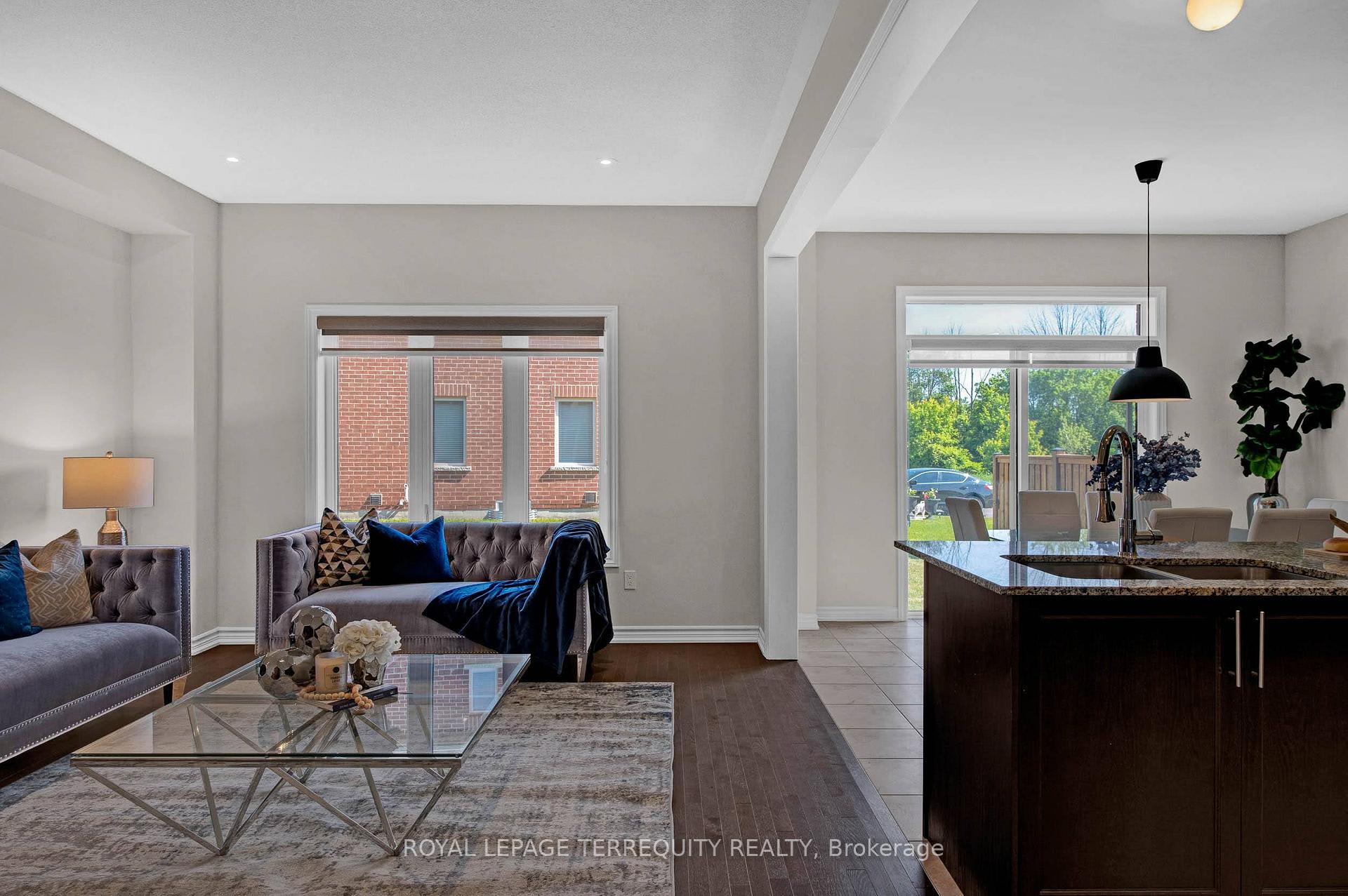 Photo 7 of 61 Jack Potts Way, Clarington, Courtice — HOMEH