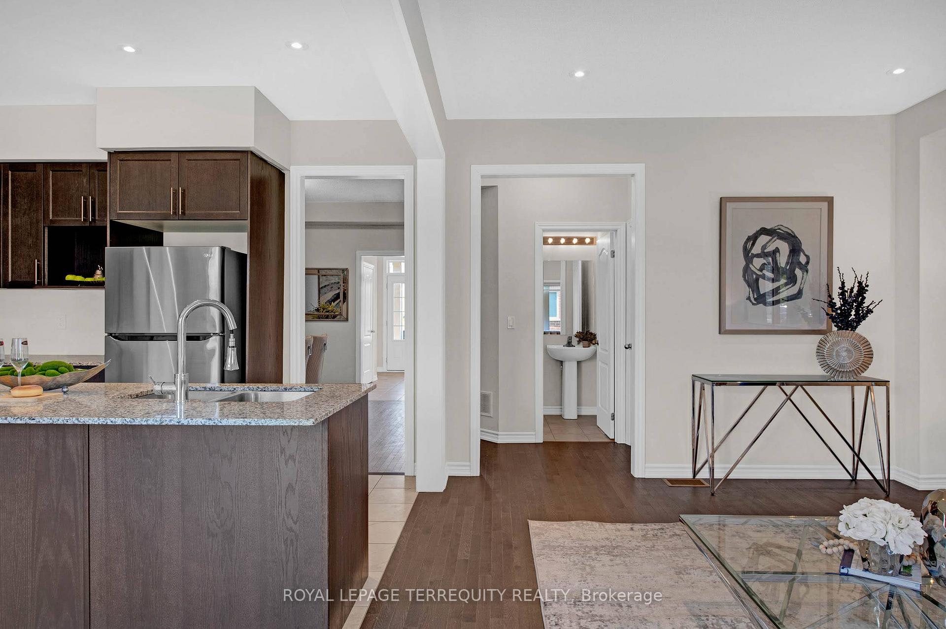 Photo 8 of 61 Jack Potts Way, Clarington, Courtice — HOMEH