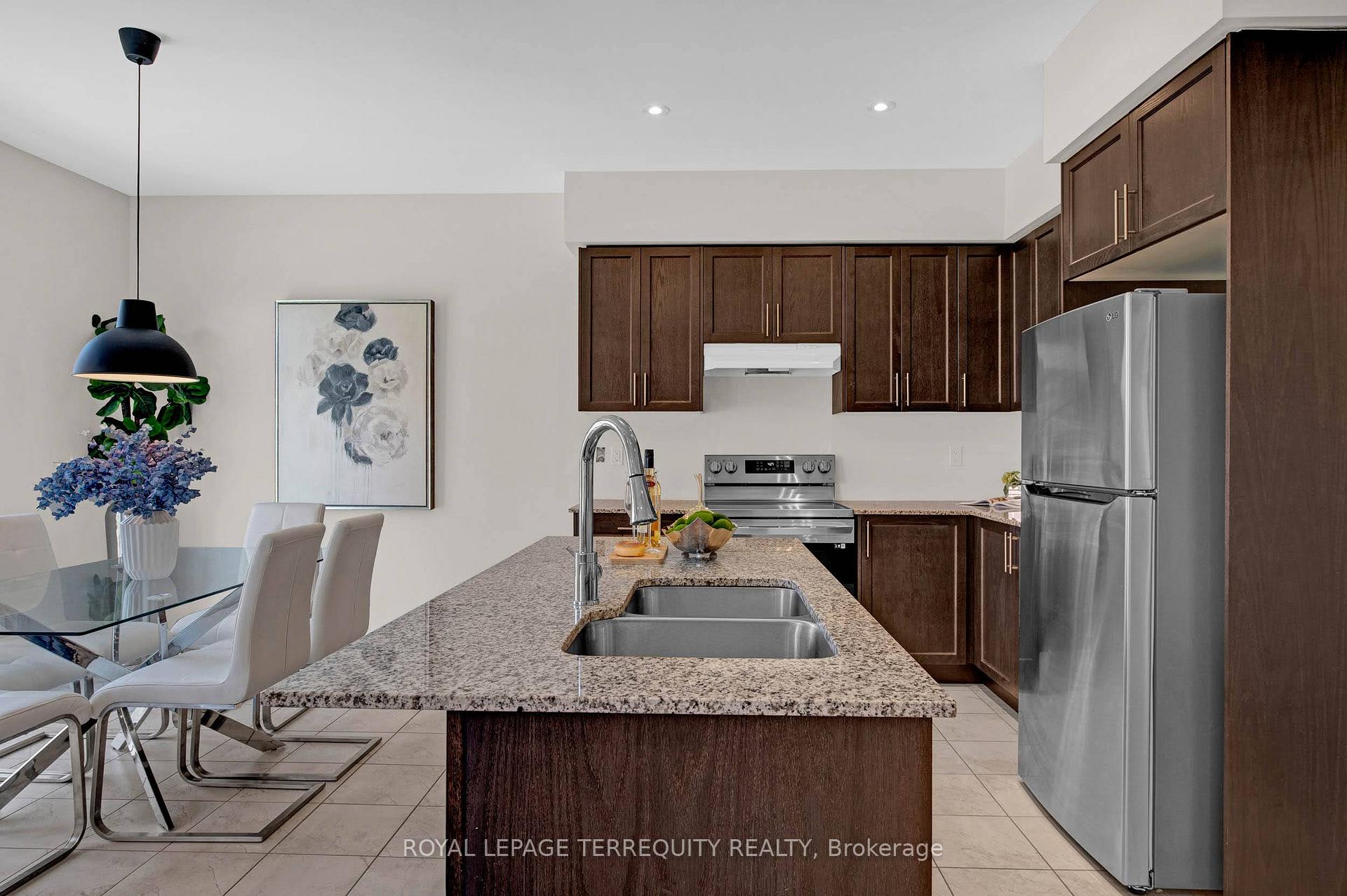 Photo 12 of 61 Jack Potts Way, Clarington, Courtice — HOMEH