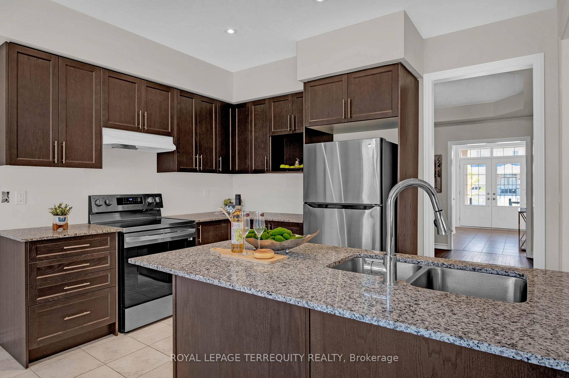 Photo 13 of 61 Jack Potts Way, Clarington, Courtice — HOMEH