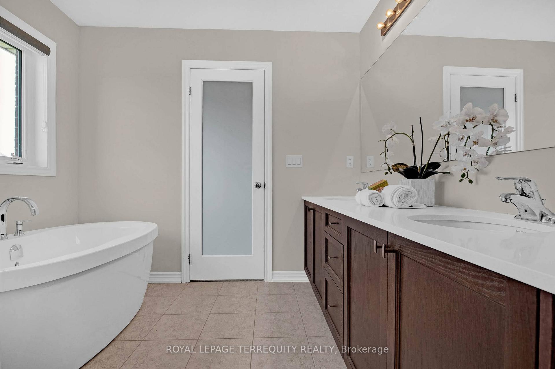 Photo 23 of 61 Jack Potts Way, Clarington, Courtice — HOMEH