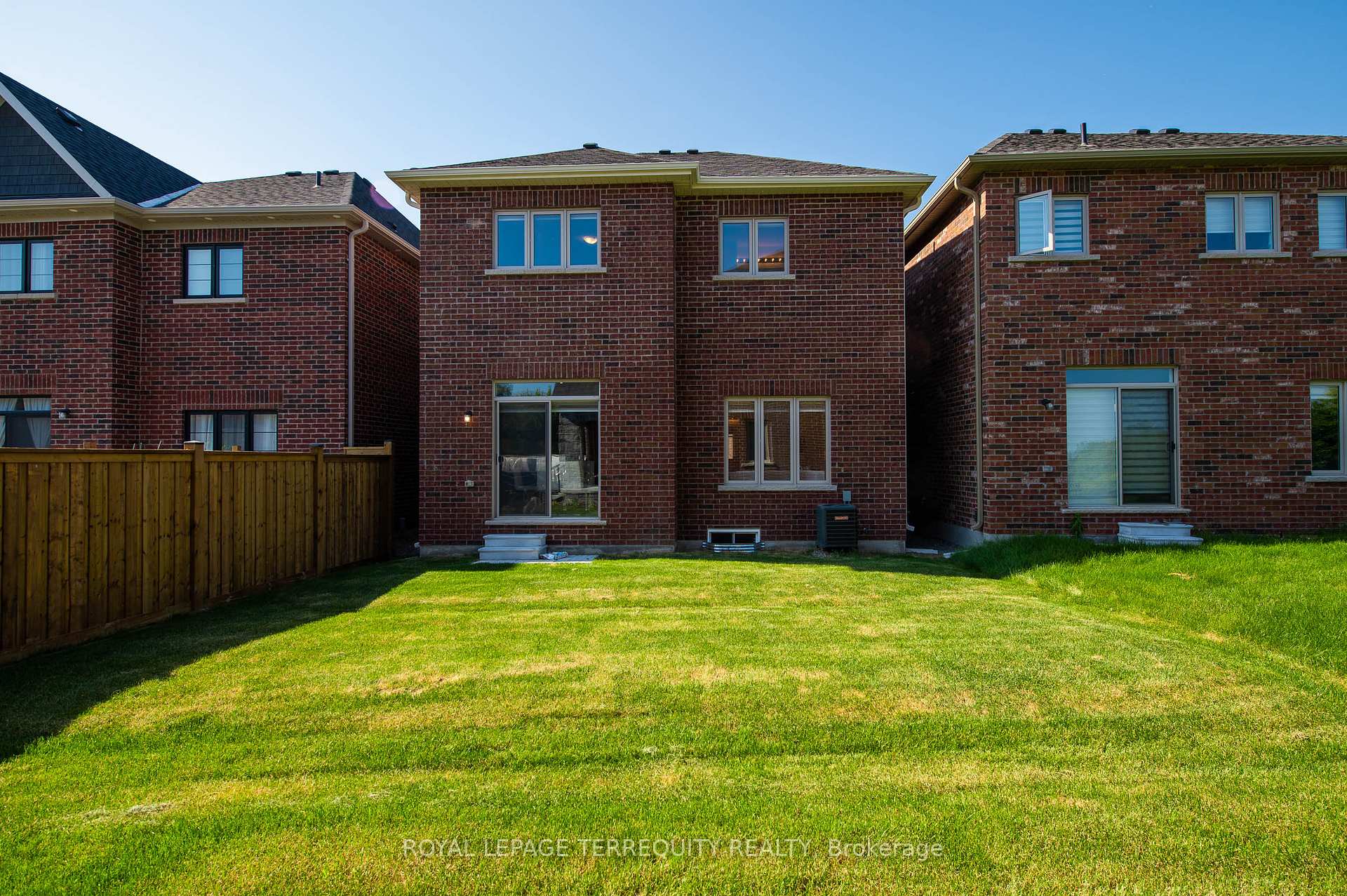 Photo 34 of 61 Jack Potts Way, Clarington, Courtice — HOMEH