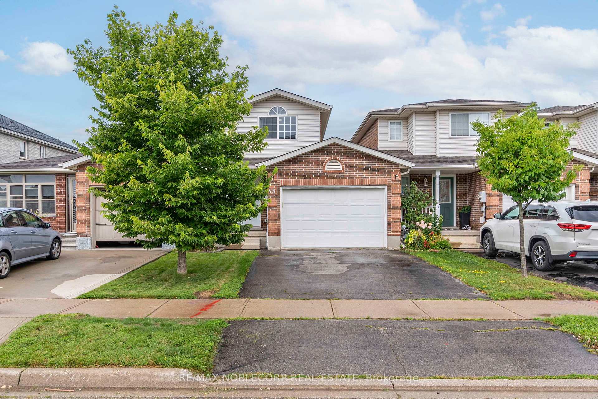 Photo 3 of 45 Hewitt Lane, Guelph, Willow West/Sugarbush/West Acres — HOMEH