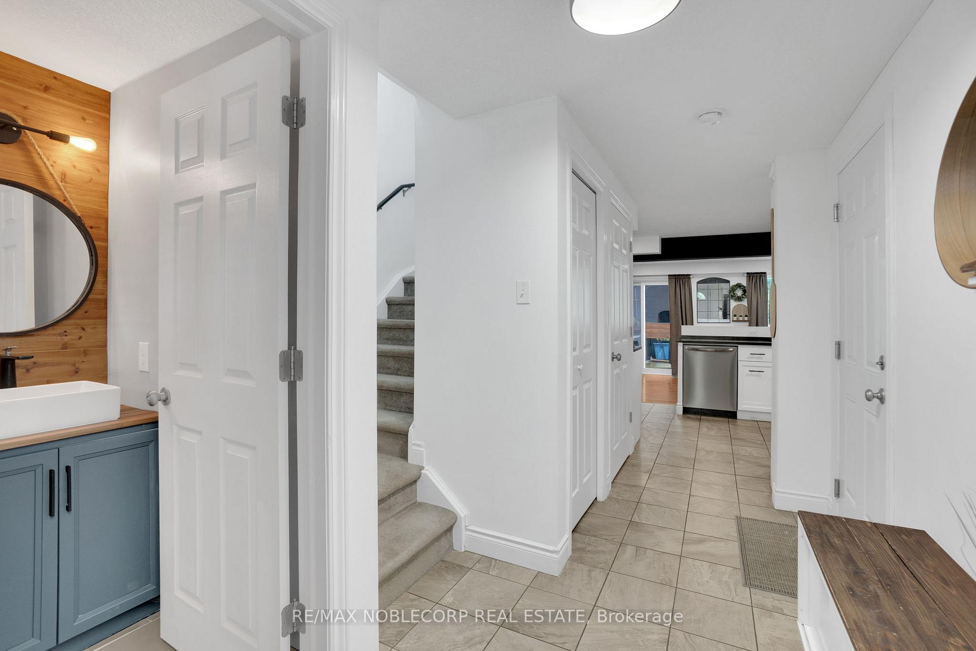 Photo 2 of 45 Hewitt Lane, Guelph, Willow West/Sugarbush/West Acres — HOMEH