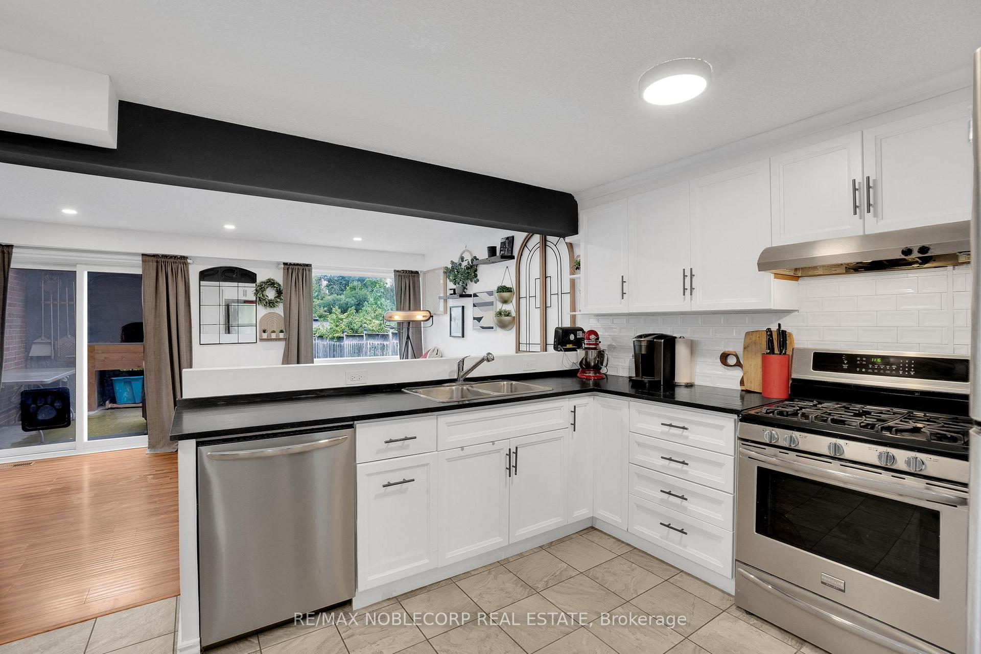 Photo 5 of 45 Hewitt Lane, Guelph, Willow West/Sugarbush/West Acres — HOMEH