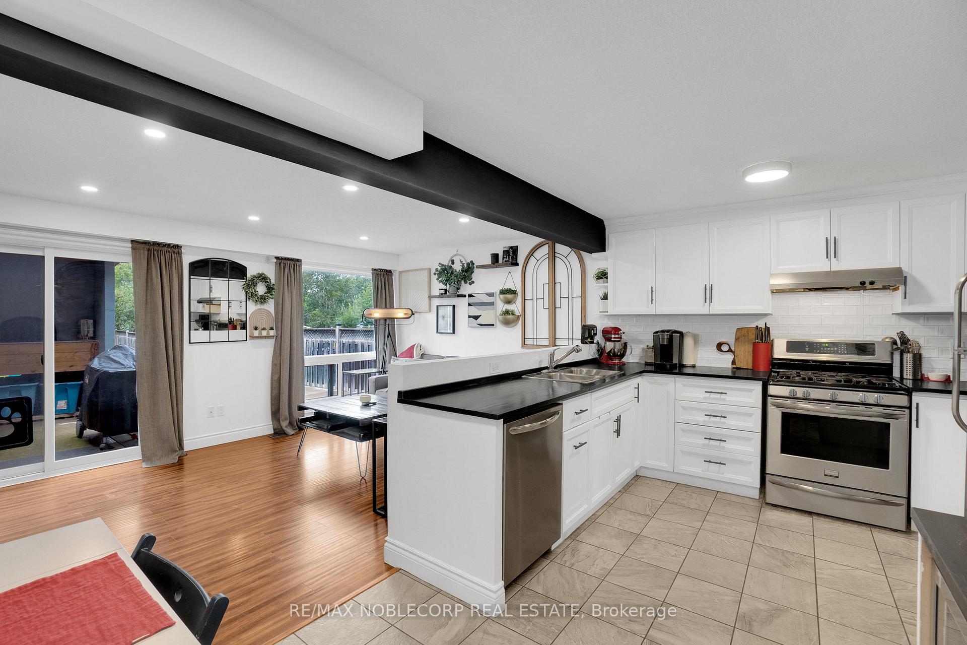 Photo 8 of 45 Hewitt Lane, Guelph, Willow West/Sugarbush/West Acres — HOMEH