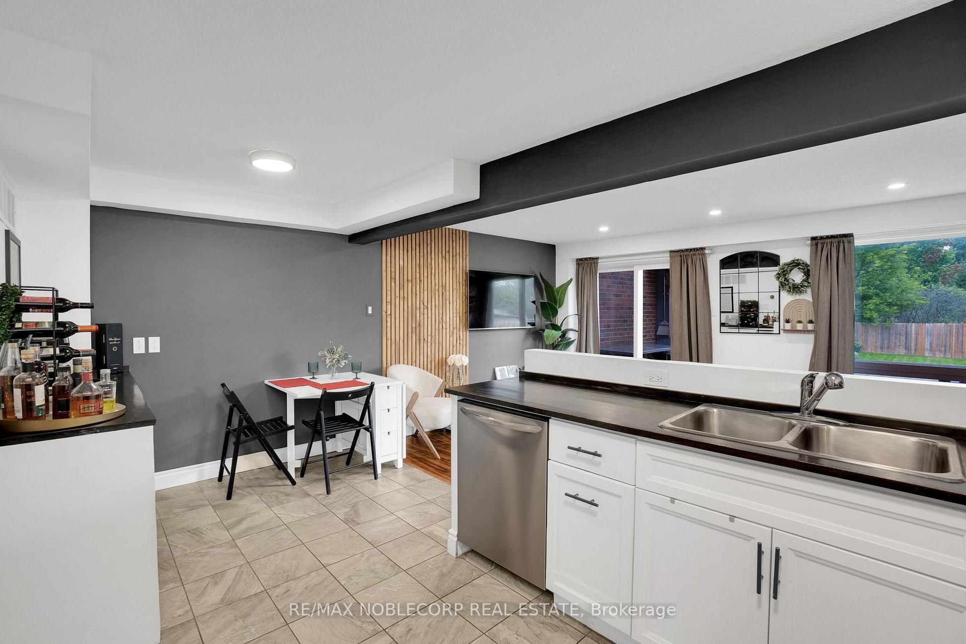 Photo 11 of 45 Hewitt Lane, Guelph, Willow West/Sugarbush/West Acres — HOMEH