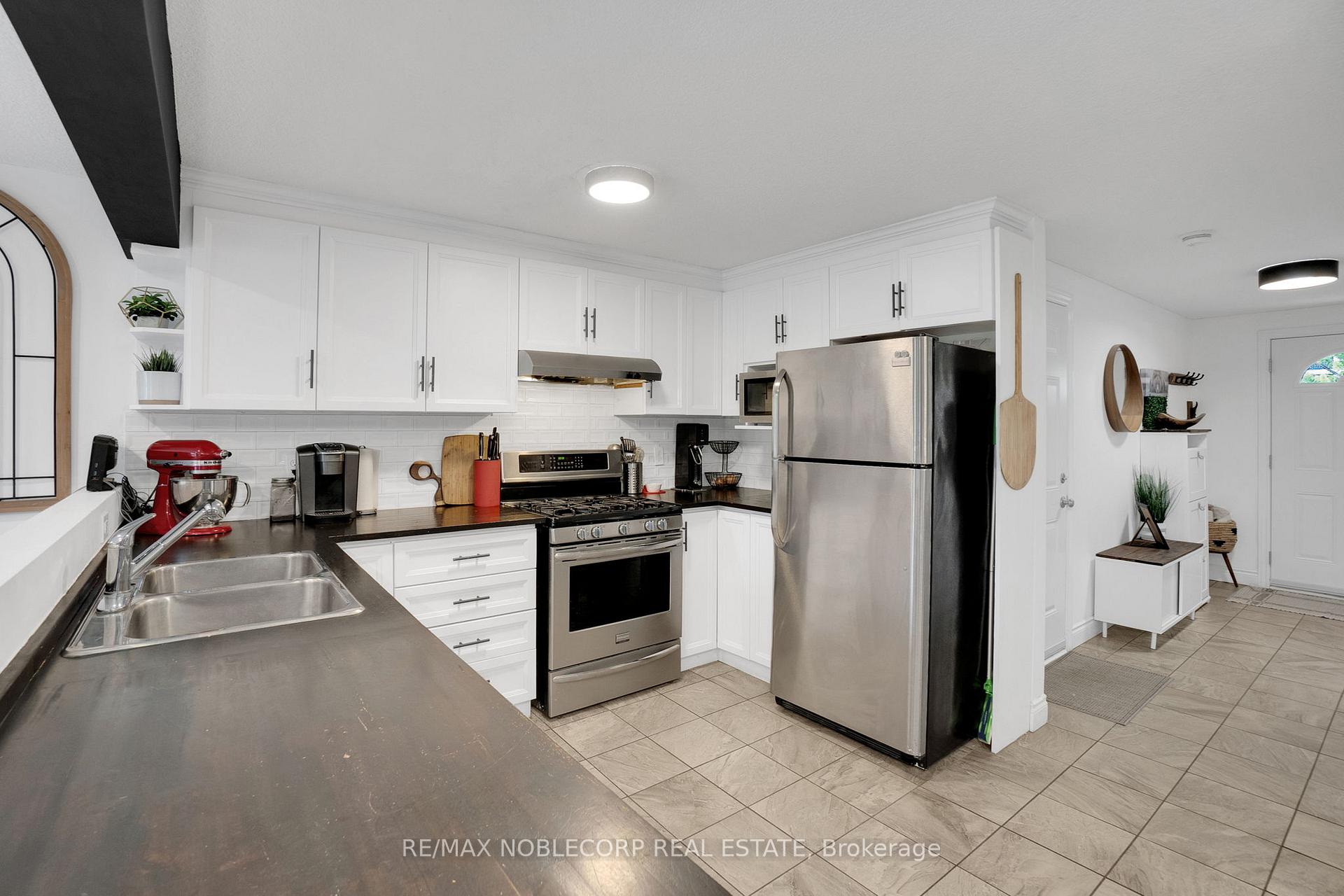Photo 10 of 45 Hewitt Lane, Guelph, Willow West/Sugarbush/West Acres — HOMEH
