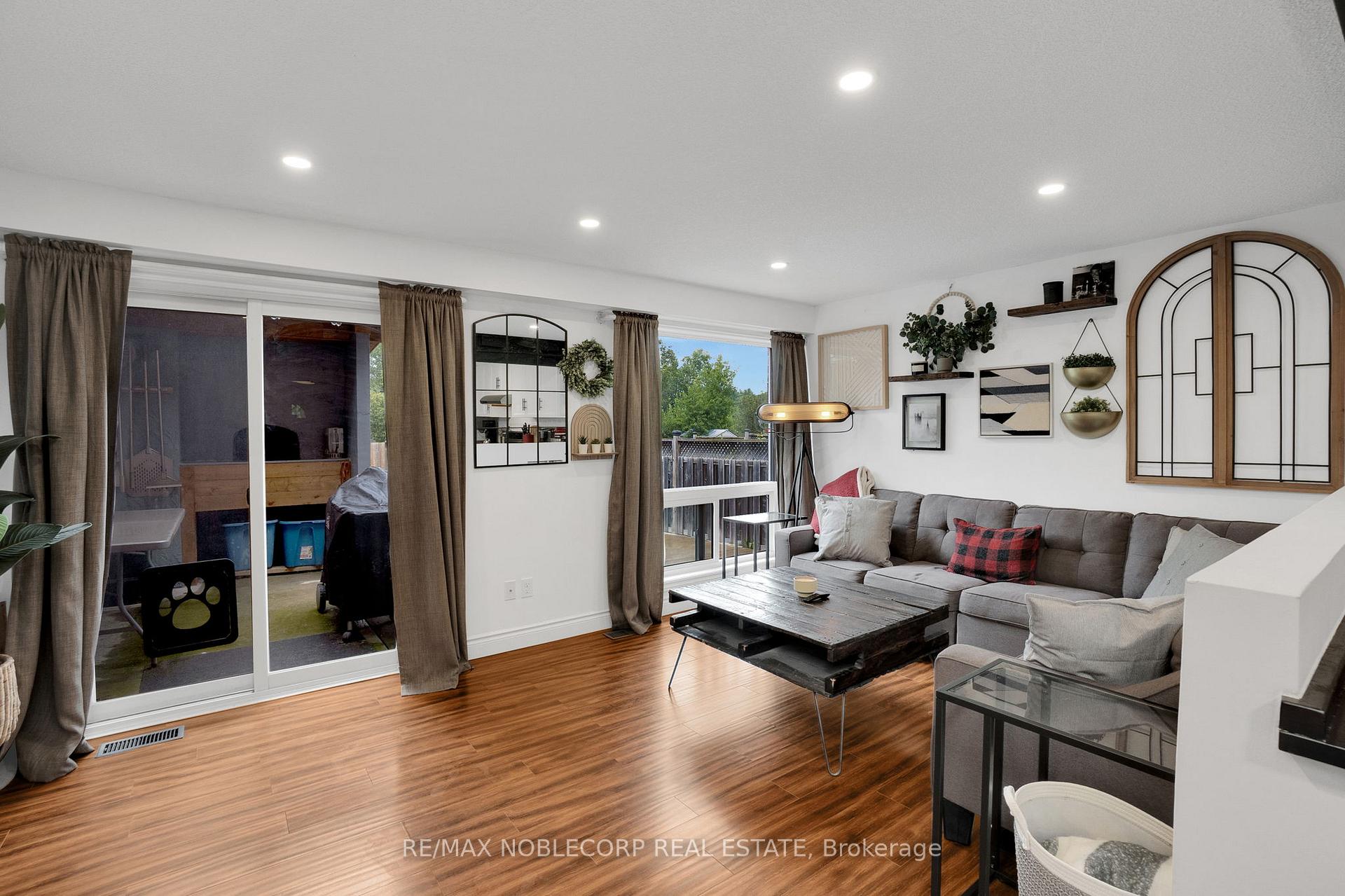 Photo 12 of 45 Hewitt Lane, Guelph, Willow West/Sugarbush/West Acres — HOMEH