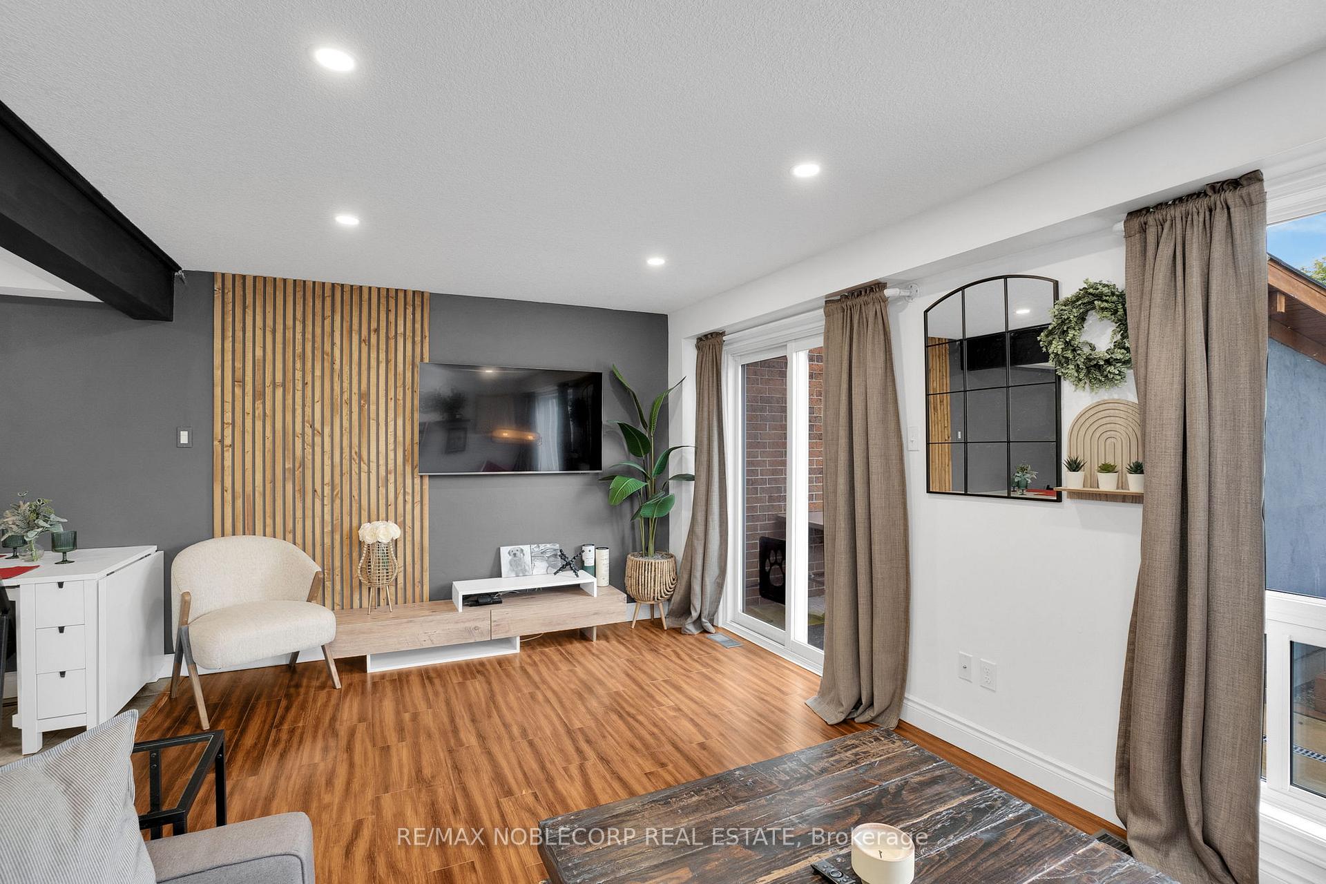Photo 16 of 45 Hewitt Lane, Guelph, Willow West/Sugarbush/West Acres — HOMEH
