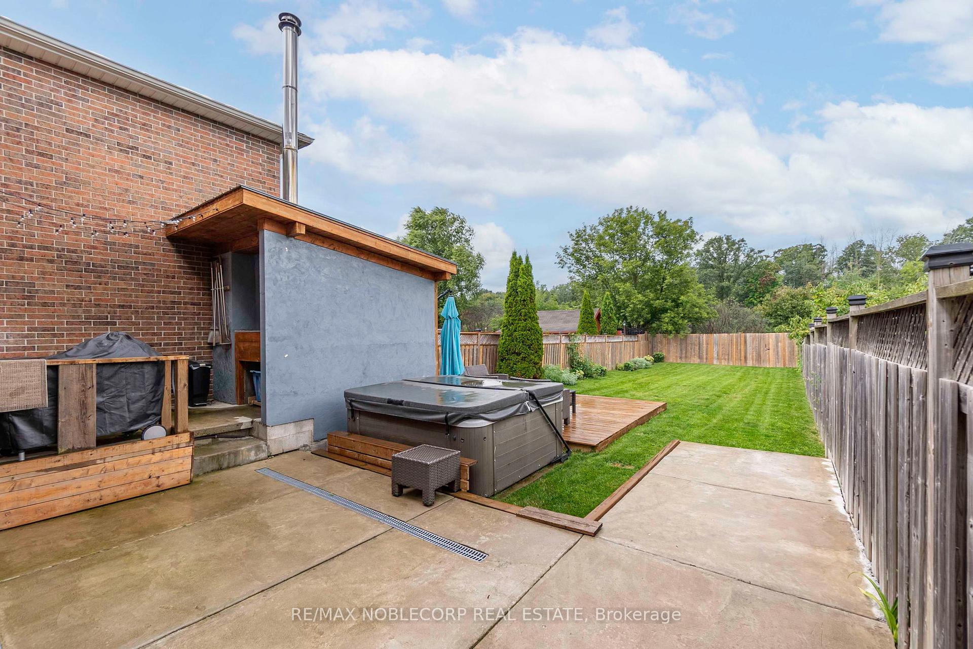 Photo 25 of 45 Hewitt Lane, Guelph, Willow West/Sugarbush/West Acres — HOMEH