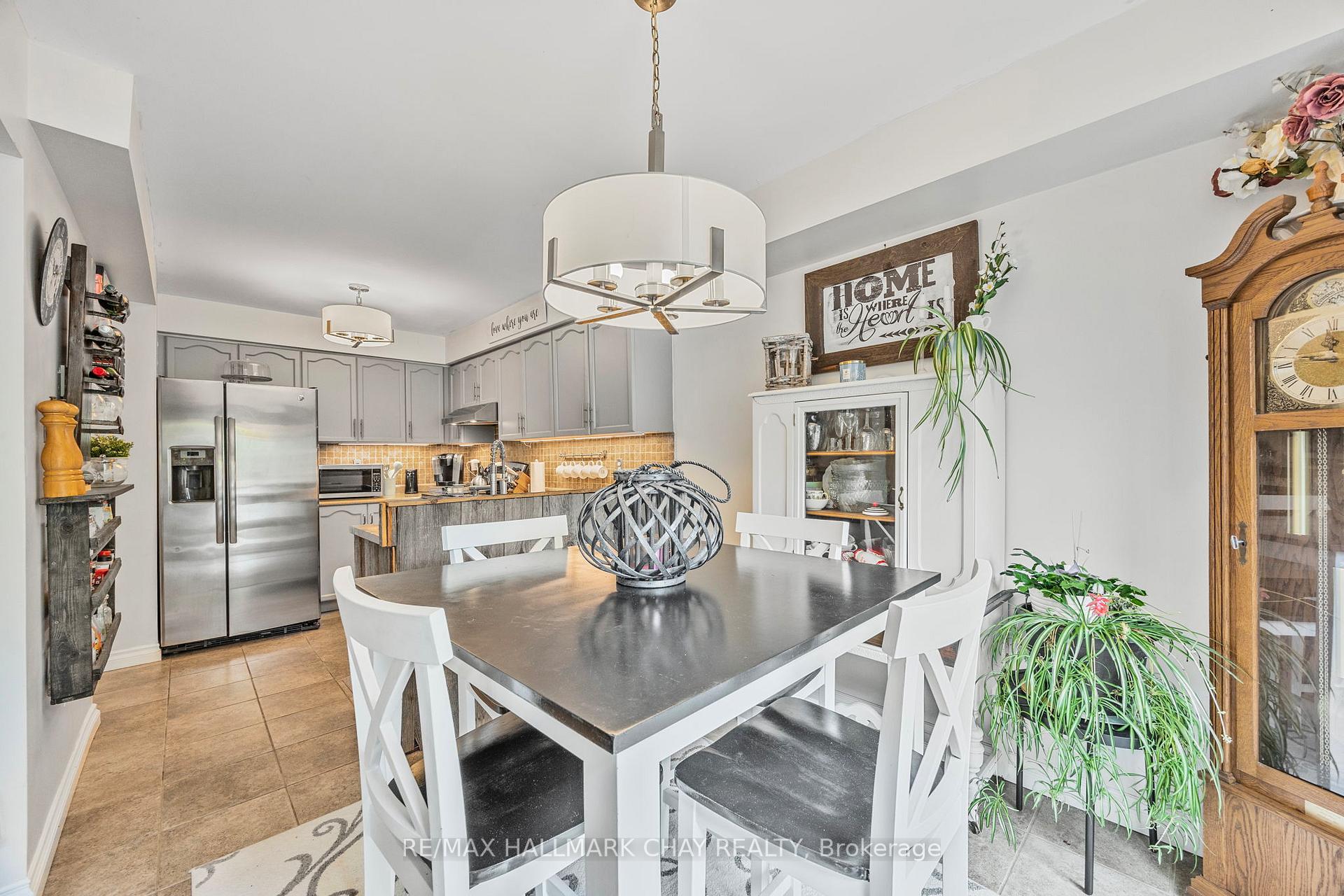 Photo 6 of 44 Pickett Crescent, Barrie, Innis-Shore — HOMEH