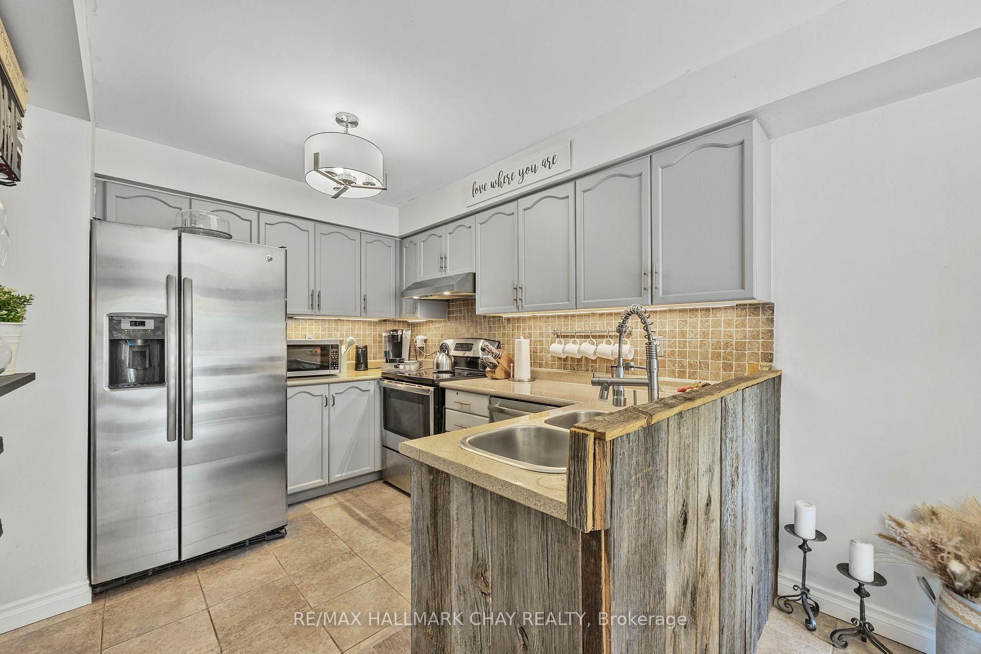 Photo 7 of 44 Pickett Crescent, Barrie, Innis-Shore — HOMEH