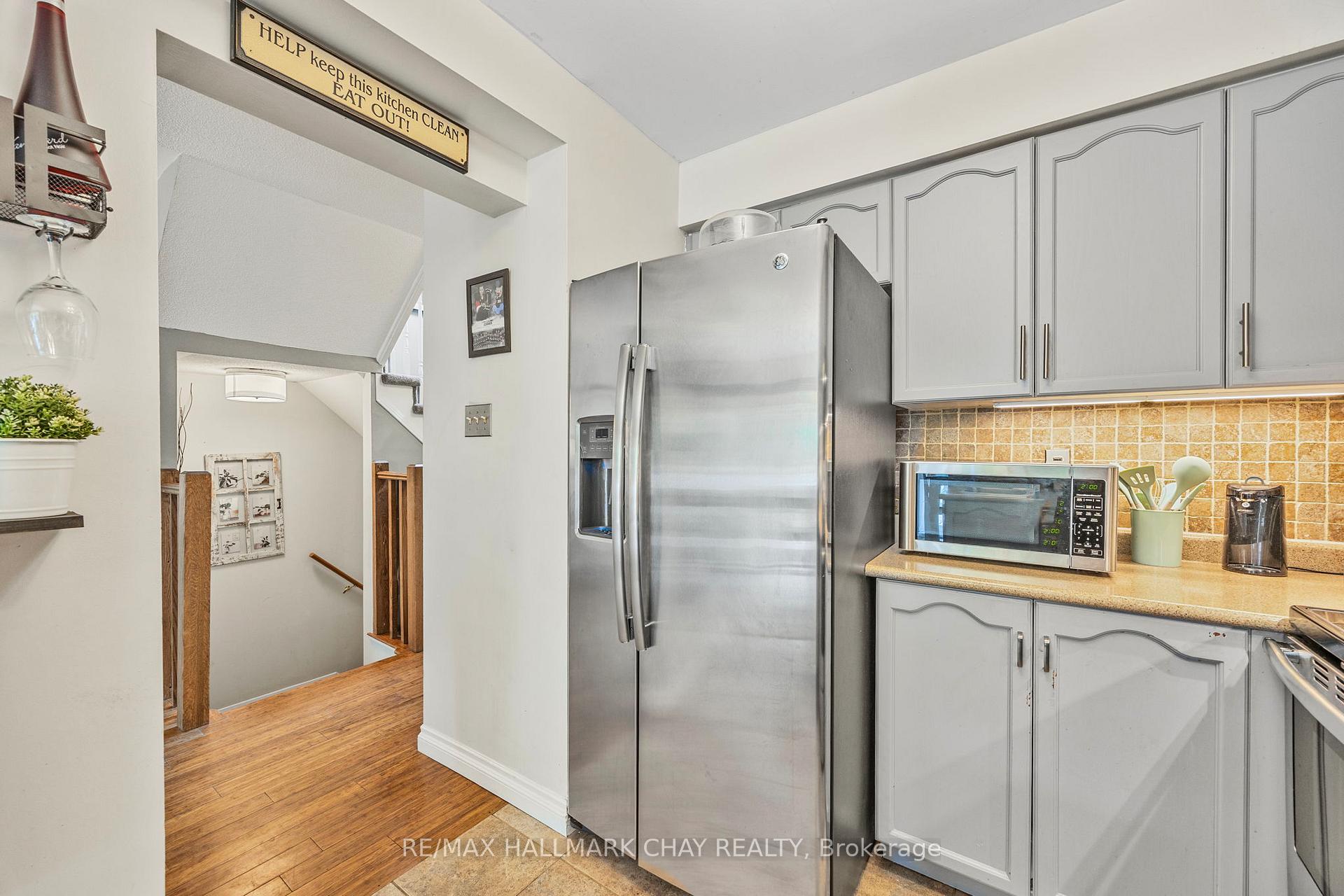 Photo 9 of 44 Pickett Crescent, Barrie, Innis-Shore — HOMEH