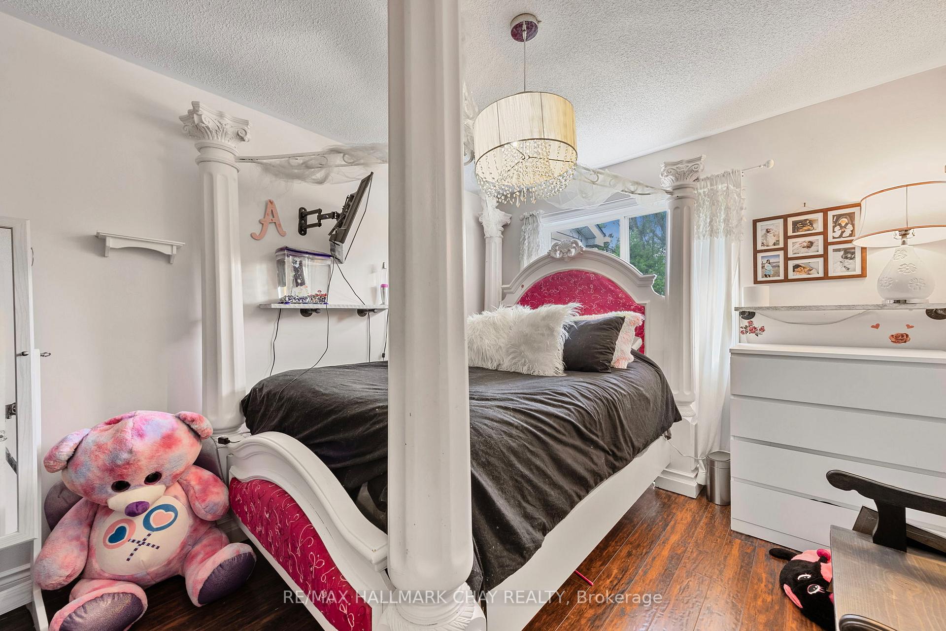 Photo 12 of 44 Pickett Crescent, Barrie, Innis-Shore — HOMEH