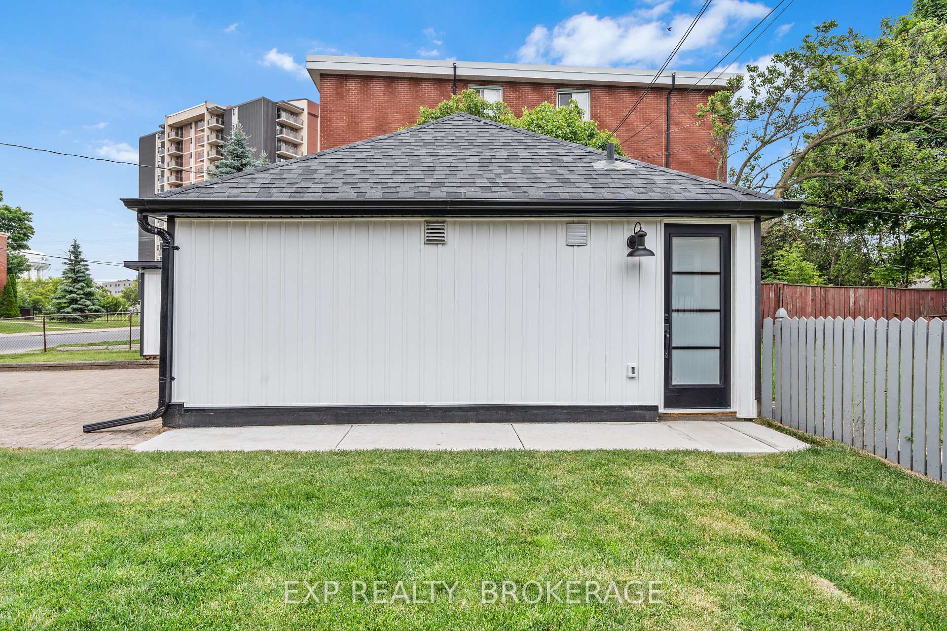 Photo 2 of Unit 4, 493 College Street, Kingston, Central City East — HOMEH