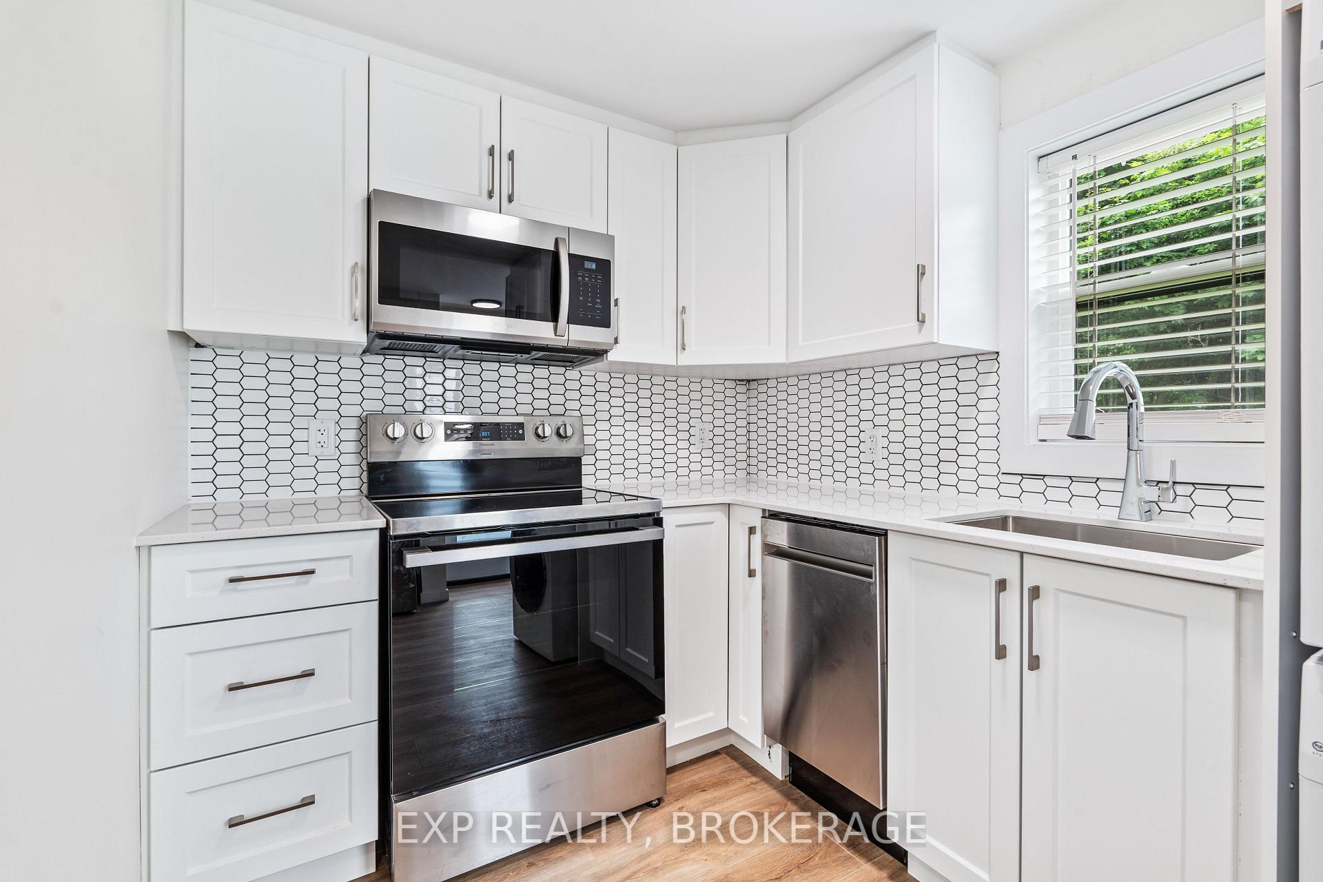 Photo 7 of Unit 4, 493 College Street, Kingston, Central City East — HOMEH