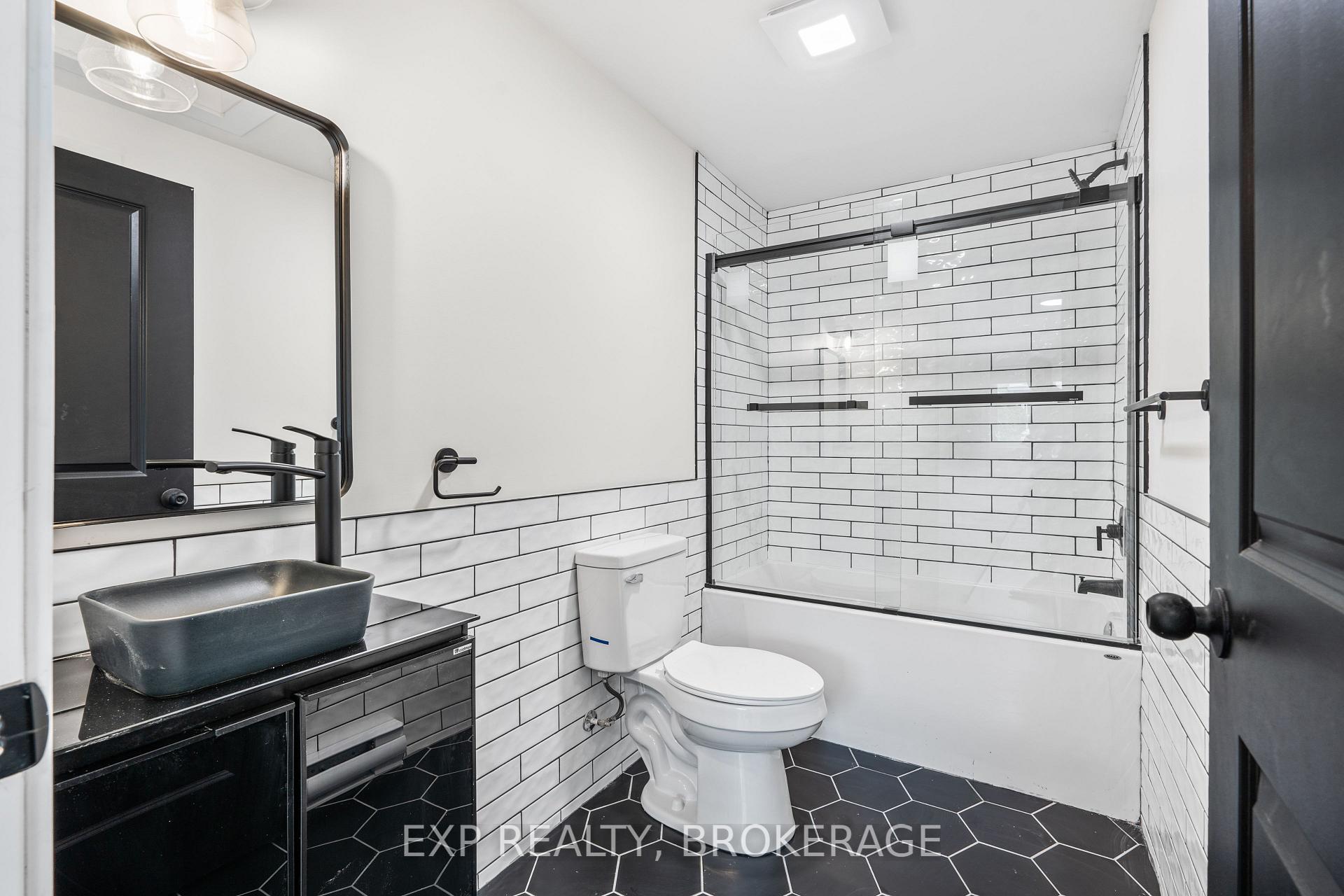 Photo 12 of Unit 4, 493 College Street, Kingston, Central City East — HOMEH