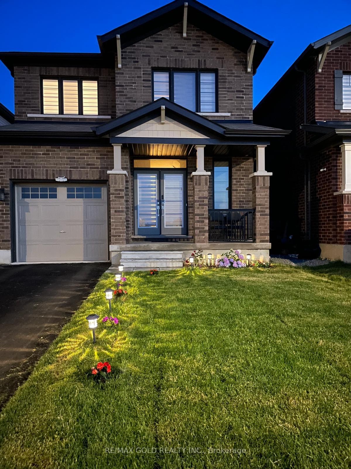 Photo 1 of 7 Royal Coachman Way, Hamilton, Stoney Creek Mountain — HOMEH
