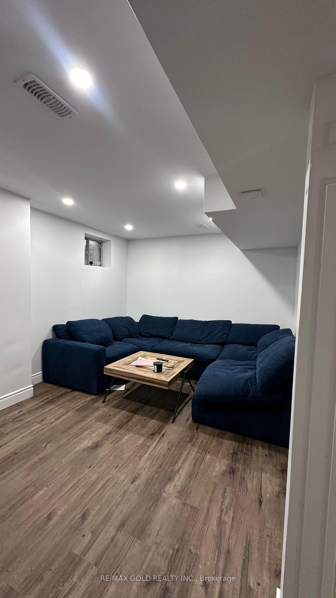 Photo 6 of 7 Royal Coachman Way, Hamilton, Stoney Creek Mountain — HOMEH