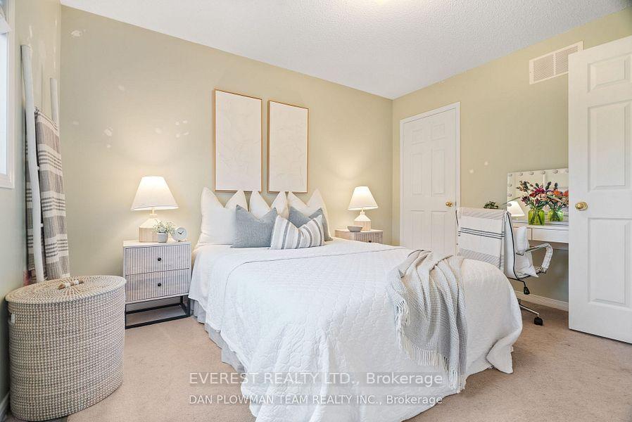 Photo 4 of 1905 Clearwater Court, Oshawa, Samac — HOMEH
