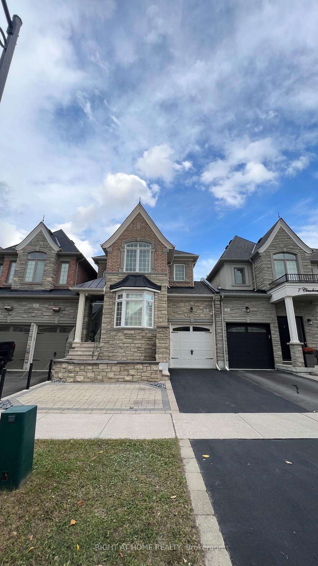 Photo 1 of 9 Claudview Street, King, King City — HOMEH
