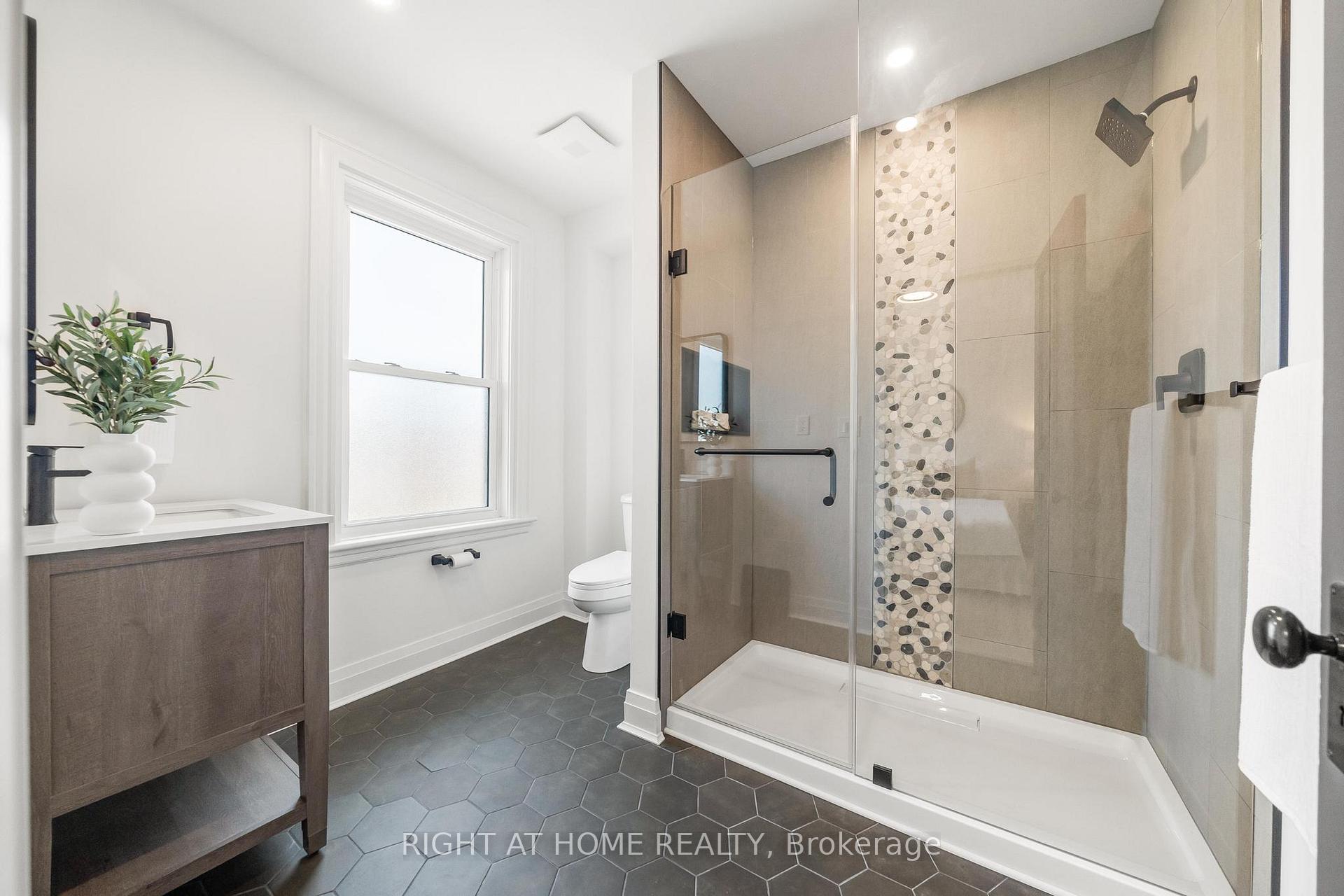 Photo 30 of Unit Main, 15 Pine Street, Hamilton, Kirkendall — HOMEH
