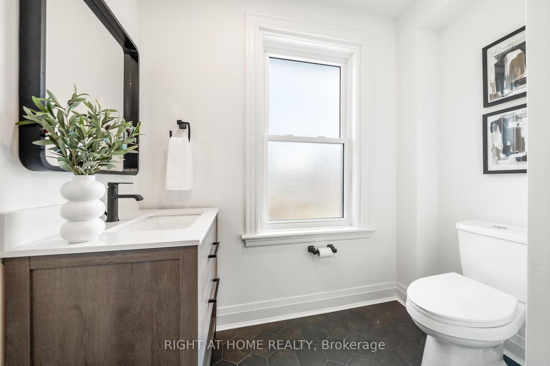 Photo 32 of Unit Main, 15 Pine Street, Hamilton, Kirkendall — HOMEH