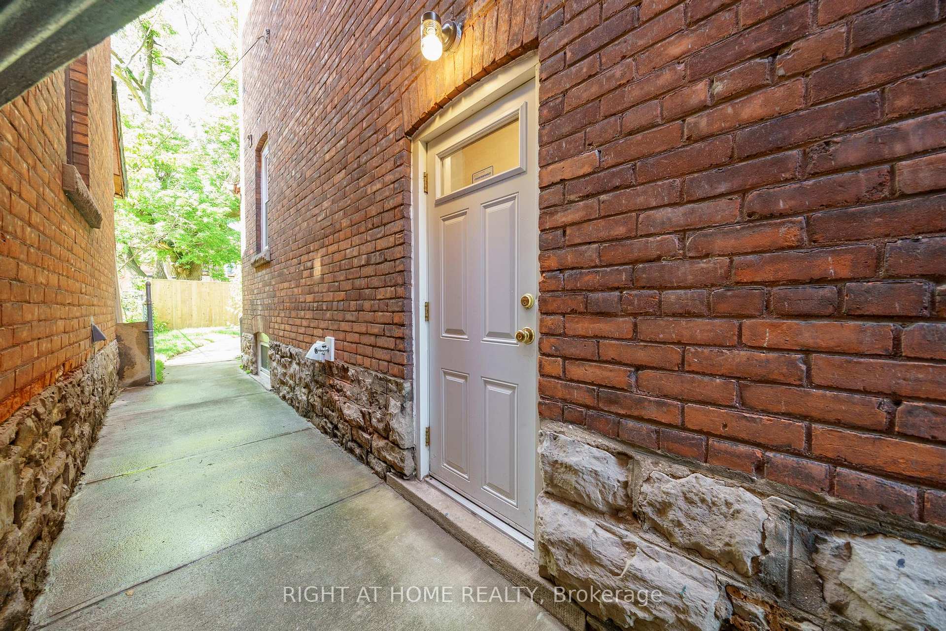 Photo 34 of Unit Main, 15 Pine Street, Hamilton, Kirkendall — HOMEH