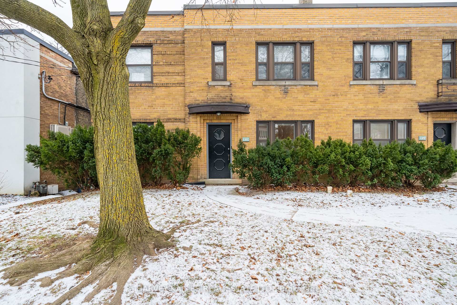 Photo 3 of Unit Main, 107 Chatsworth Drive, Toronto, Lawrence Park South — HOMEH